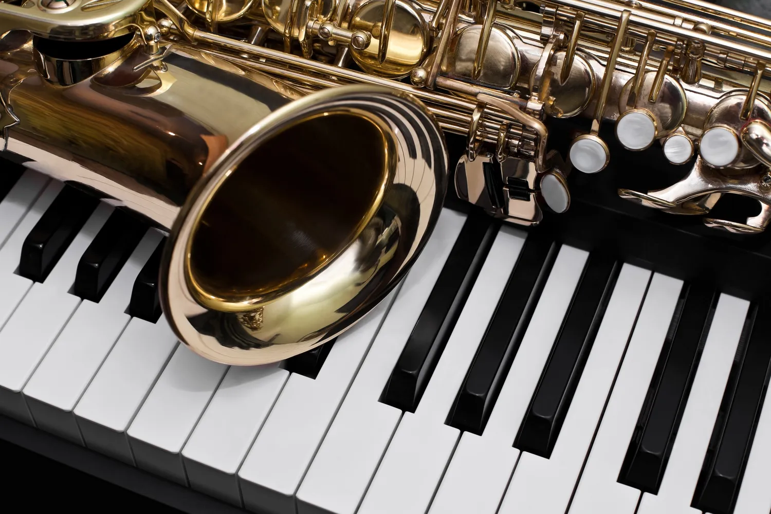 Ile klapek ma saksofon?